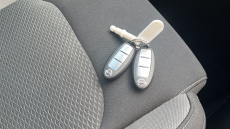 Nissan Qashqai 1.3 DiG-T N-Connecta 5dr [Glass Roof Pack] Petrol Hatchback